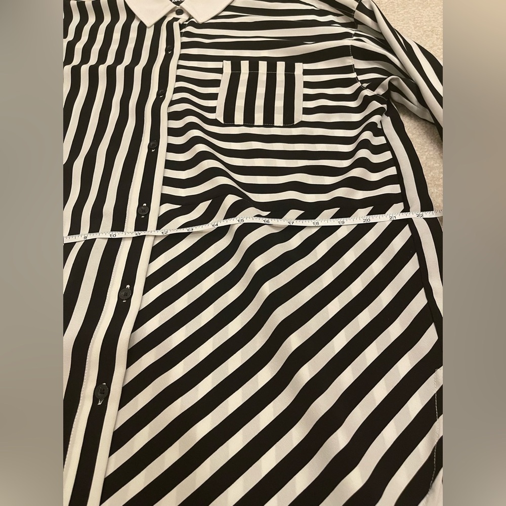 Karl Lagerfeld Paris Women’s Striped Button Down Blouse Size Medium - Picture 2 of 4